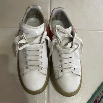 Yves Outlet Hayal Kırıklığına Uğratan Ayakkabı Satışı