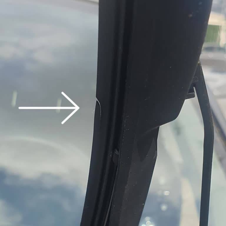 Toyota Yeni Aracın Sileceğinin Fabrika Çıkışından Kalitesinin Düşüklüğü!