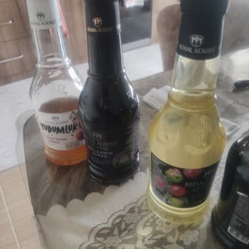 Kemal Kükrer Balzamik Sirkesi Koruyucu Aroma Renklendirici İçeriyor.