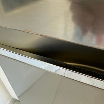 LG Gardırop Tipi Buzdolabı Boya Atması