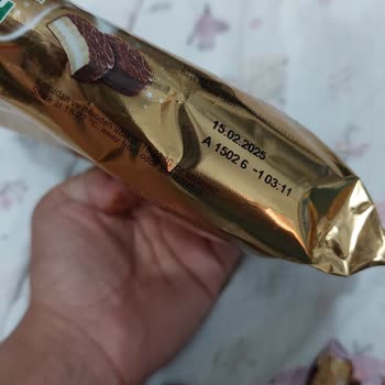 Ülker Bisküviden Kırmızı Plastik Etiket Çıktı