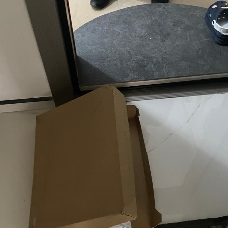Zara Kargo Paketlerinin Açılması İçerisinde Ki Ürünlere Bakılması