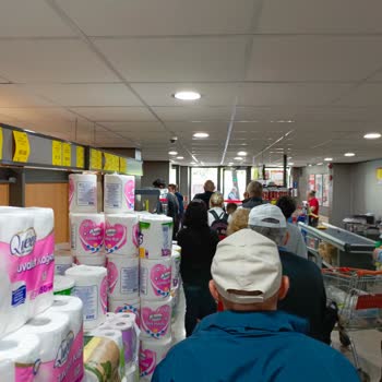BİM Sıra Bekliyoruz 3 Kasa Açılmadı