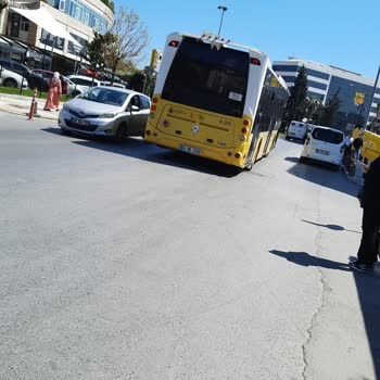 İETT Şoförü Kapıyı İnmeden Üzerimize Kapattı