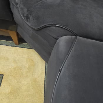 Ergül Mobilya Lederschicht reißt und blättert nach zwei Jahren Nutzung meines Produkts ab