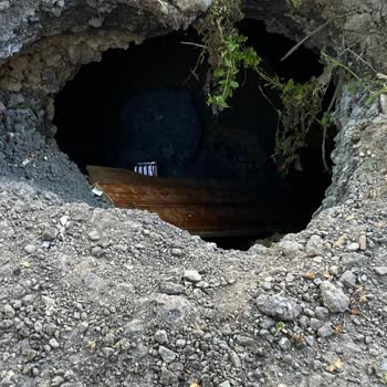 İBB - İstanbul Büyükşehir Belediyesi 2124 Sokak Güzelyurt Mahallesi Yoldaki Çökme Çukur