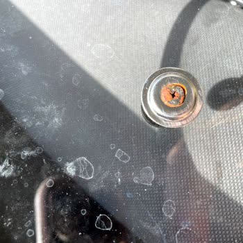 Emsan Tencere Kapağındaki Vida Paslanmıştır, İlgilenen Yok