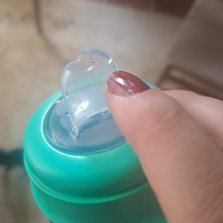 Philips Avent Alıştırma Bardağı Ucu Koptu