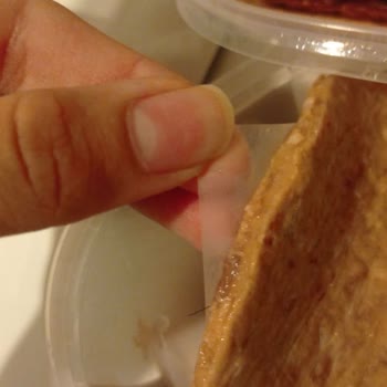 BİM Marketten Alınan Hamburger Köftesinde Kıl Bulma Şikayeti