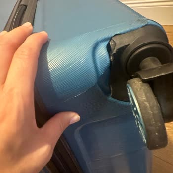 Migros'tan Aldığımız NASA Us Marka Valizimiz İlk Seyahatte Patladı!