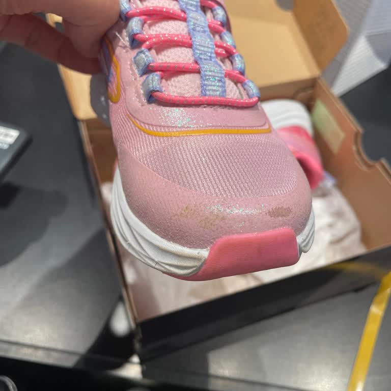 Skechers Sattığı Ürünün Arkasında Durmuyor