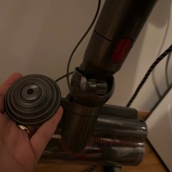 Dyson V15 Total Clean Başlık Tekerlek Kırılması