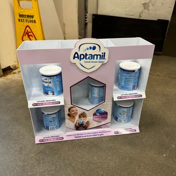 Migros'ta Çocuğumun Üzerine Reklam Standı Düştü