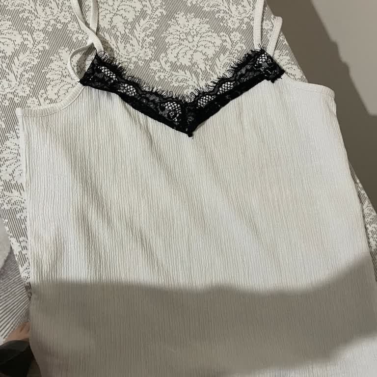 Dolap Beklenen Pantolon Yerine Atlet Geldi
