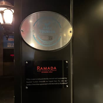 Ramada Hotel & Suites İstanbul Şişli Konfor Beklentisi Karşılanmadı: Ramada Hotel Deneyimi