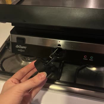 Arzum Tost Makinesi Isı Ayar Yeri Elimde Kaldı