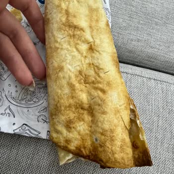 Domino's Seferihisar Şubesinde Küflü Dürüm Şoku