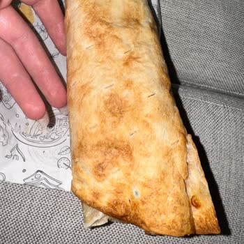 Domino's Seferihisar Şubesinde Küflü Dürüm Şoku