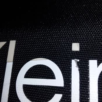 Calvin Klein Jeans'in Baskısı Eriyen Çantası