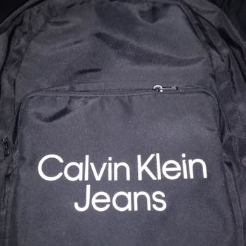Calvin Klein Jeans'in Baskısı Eriyen Çantası