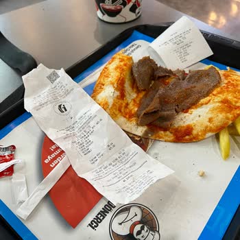 Usta Dönerci Hayal Kırıklığı: Havalimanında 425 TL'ye Lezzetsiz Döner Deneyimi