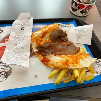 Usta Dönerci Hayal Kırıklığı: Havalimanında 425 TL'ye Lezzetsiz Döner Deneyimi