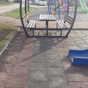 Hendek Belediyesi Vernik Boya İşlemi Yapılmıyor