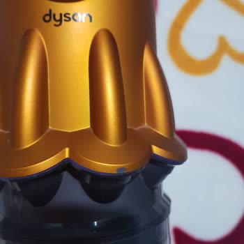 Dyson V12 Boyaları Soyuluyor