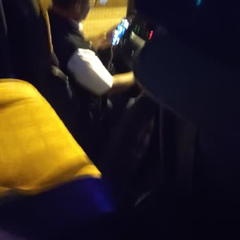 Güney Akdeniz Seyahat Kaptan Telefonla Uğraşıyor