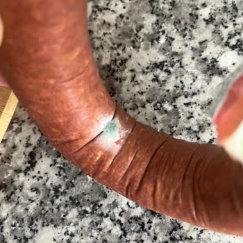 Sütaş Marketten Alınan Sucukta Küflenme Sorunu