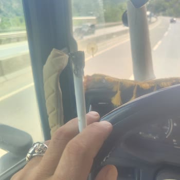 Parliament Sigarasından Tahta Çıkıyor