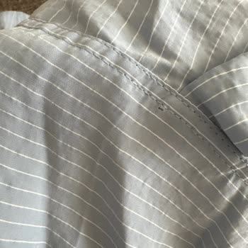 Mavi Gömlekte İlk Yıkamada Delikler Oluşması