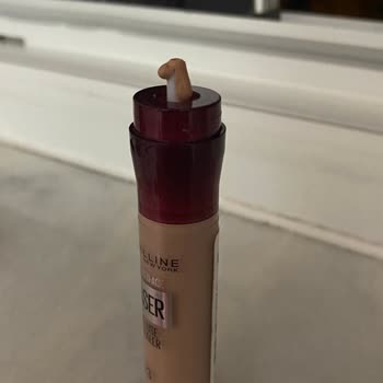 Maybelline New York Kapatıcıdan Akıntı: Beklenmedik Bir Sorun!