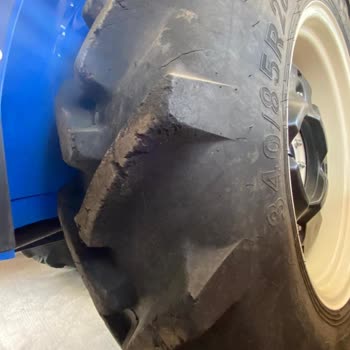 New Holland Starmax Lastikler Parçalandı