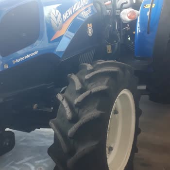 New Holland Starmax Lastikler Parçalandı