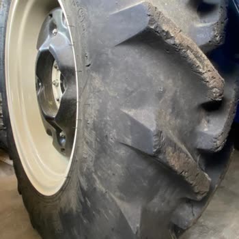 New Holland Starmax Lastikler Parçalandı