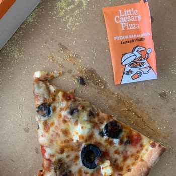 Little Caesars Pizza Zeytin Çekirdeği Diş Kırılması