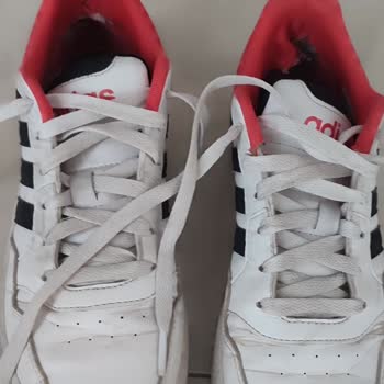 Deichmann’dan Alınan Adidas Spor Ayakkabının Üretim Hatası