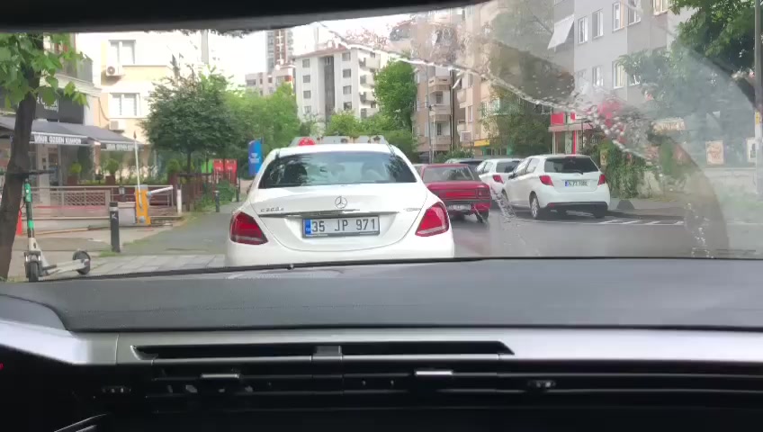 Peugeot 408 rechter Scheibenwischer berührt Glas nicht - Ärgerlicher Mangel und Reparaturkosten Videovorschaubild