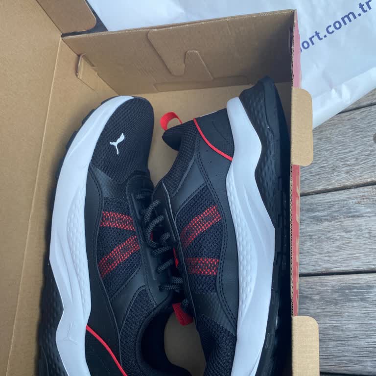 Intersport Mağazasının Ayıbı