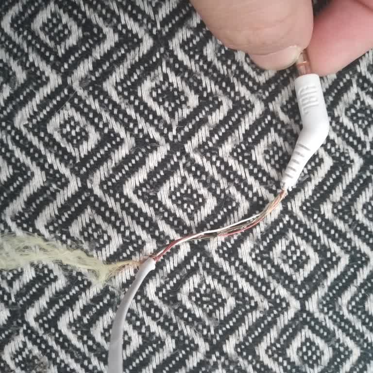 Nevçarşı AVM Üsküdar Media Markt Mağazası JBL Kulaklık Sorunu