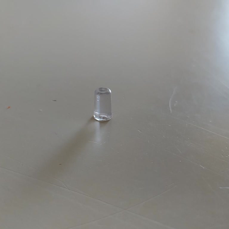 BİM Dondurma İçinden Çıkan Cama Mikaya Benzer Bir Parça Bulunuyor.