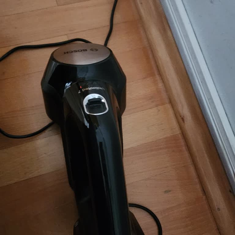 Bosch Elektrikli El Aletleri Bosch Çift Bataryalı Dikey Süpürgenin İki Şarjı Da Tak Diye Bitiyor