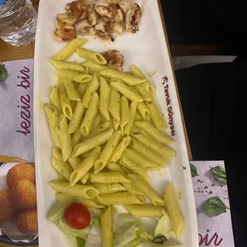 Tavuk Dünyası Boş Tabaklar Hazır Efenim Buyurun
