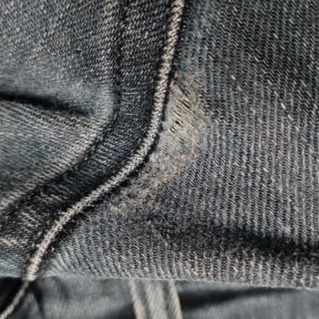Boyner'den Aldığım Mavi Jeans Pantolon Ağ Kısmı Açıldı Yırtıldı