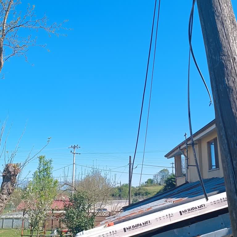 Türk Telekom Çürüyen Ve Yan Yatan Direk