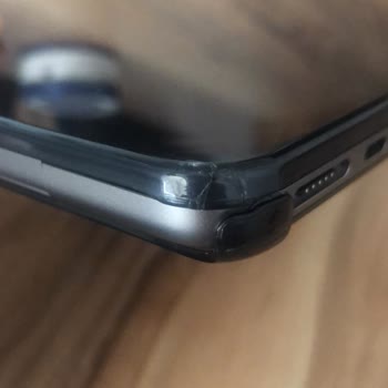 KraftCover Evde Kullanılan Macbook Air Kılıfı 4 Ayda Kırıldı