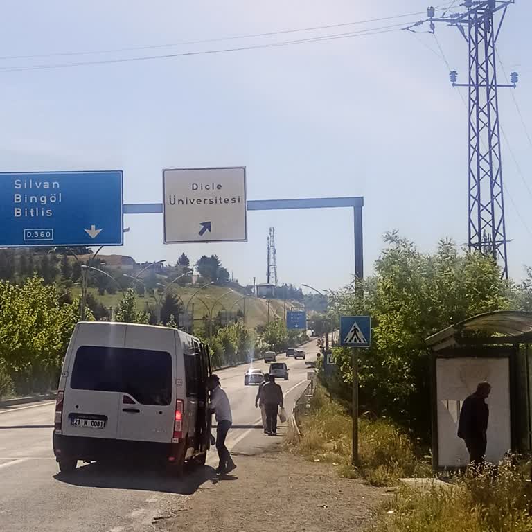 Diyarbakır Büyükşehir Belediyesi Durakta Durmayan Otobüs Sıkıntısı