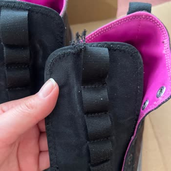 Sneaks Up Ürünün Ardında Durmuyor