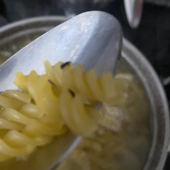 Oba Makarnadan Böcek Çıktı